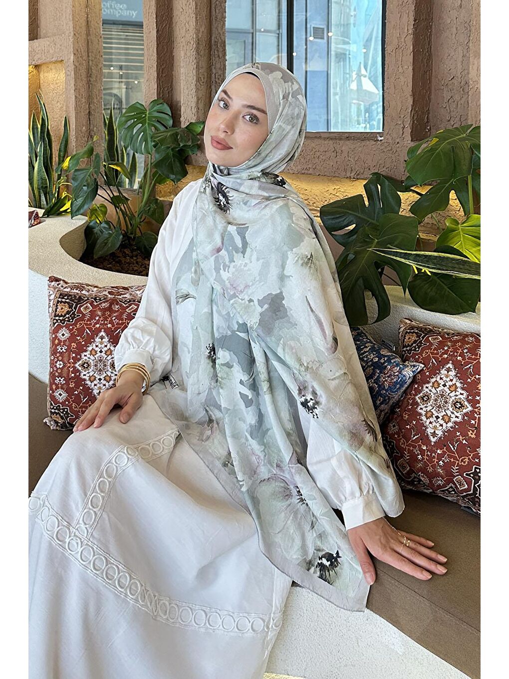 Bej Çiçek Desen Bambu Şal Taş-1