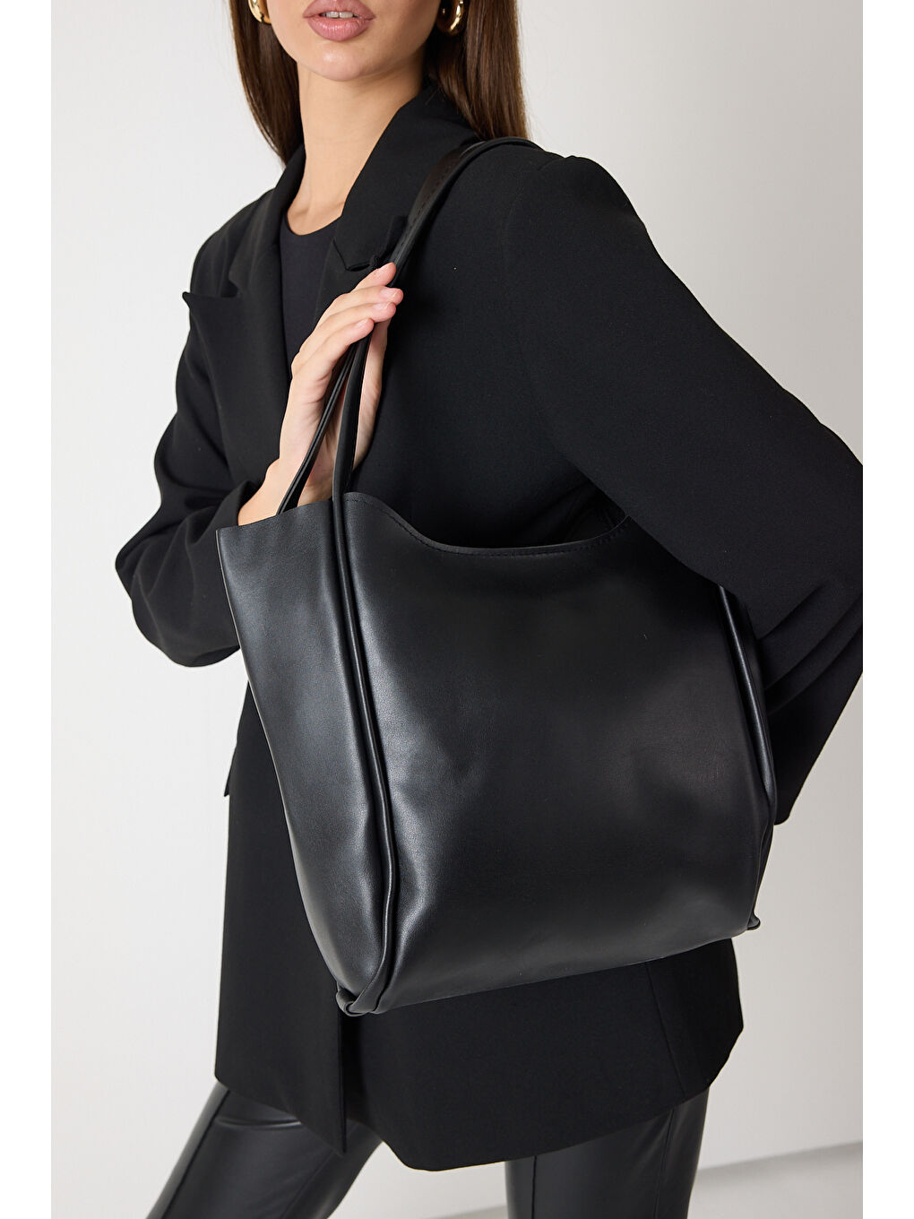 Kadın Siyah Çift Saplı Suni Deri Omuz Çantası-1