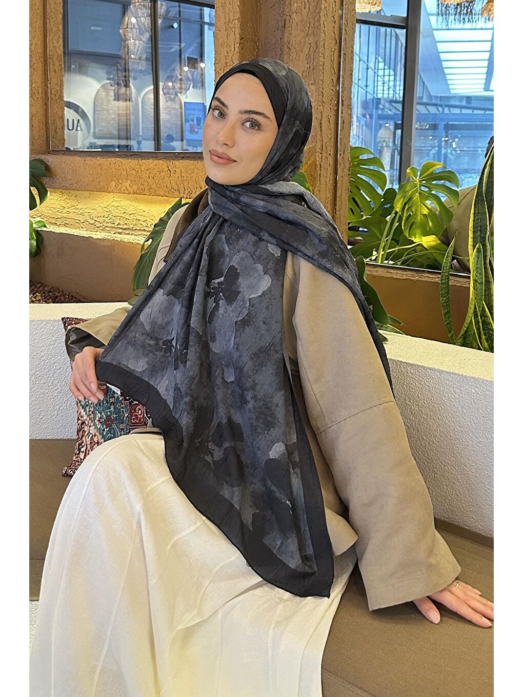 Batik Çiçek Desen Bambu Şal Siyah-1