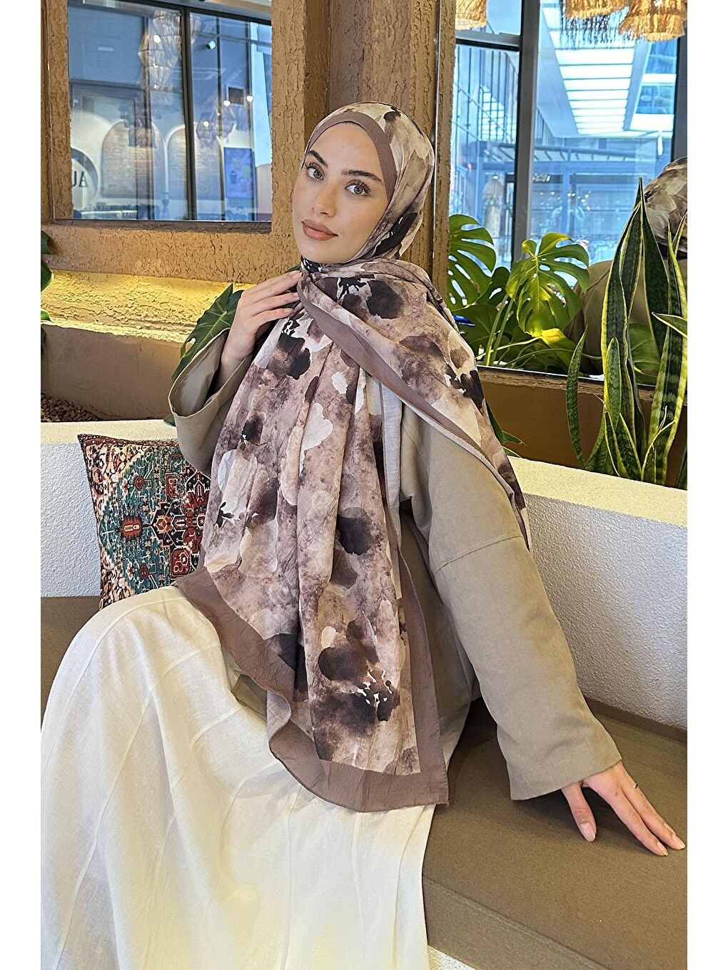 Kahverengi Batik Çiçek Desen Bambu Şal Toprak-1