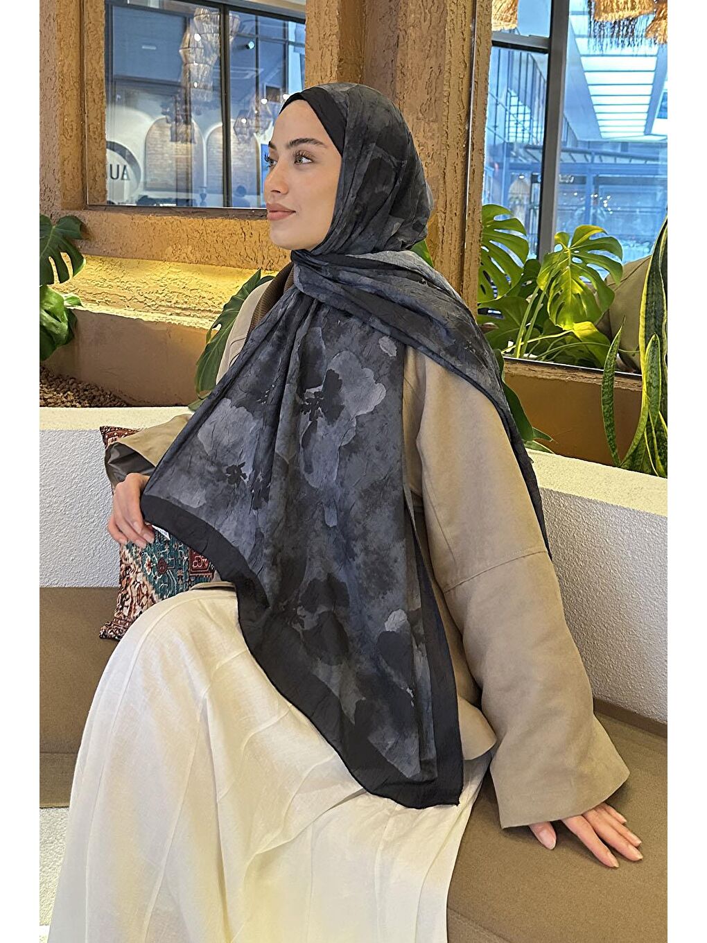 Batik Çiçek Desen Bambu Şal Siyah-2