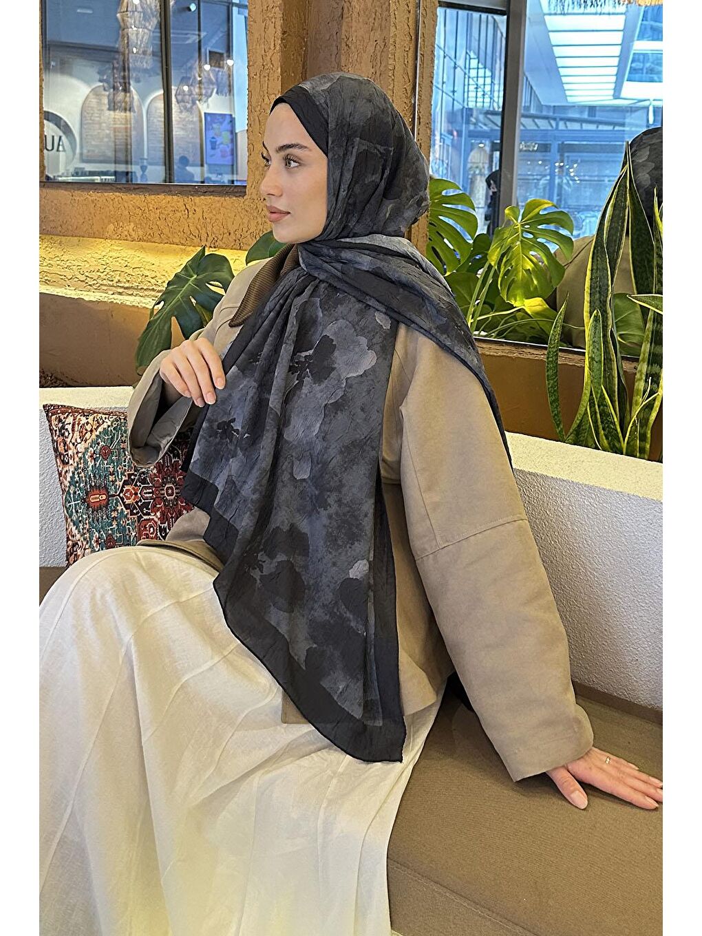 Batik Çiçek Desen Bambu Şal Siyah-3