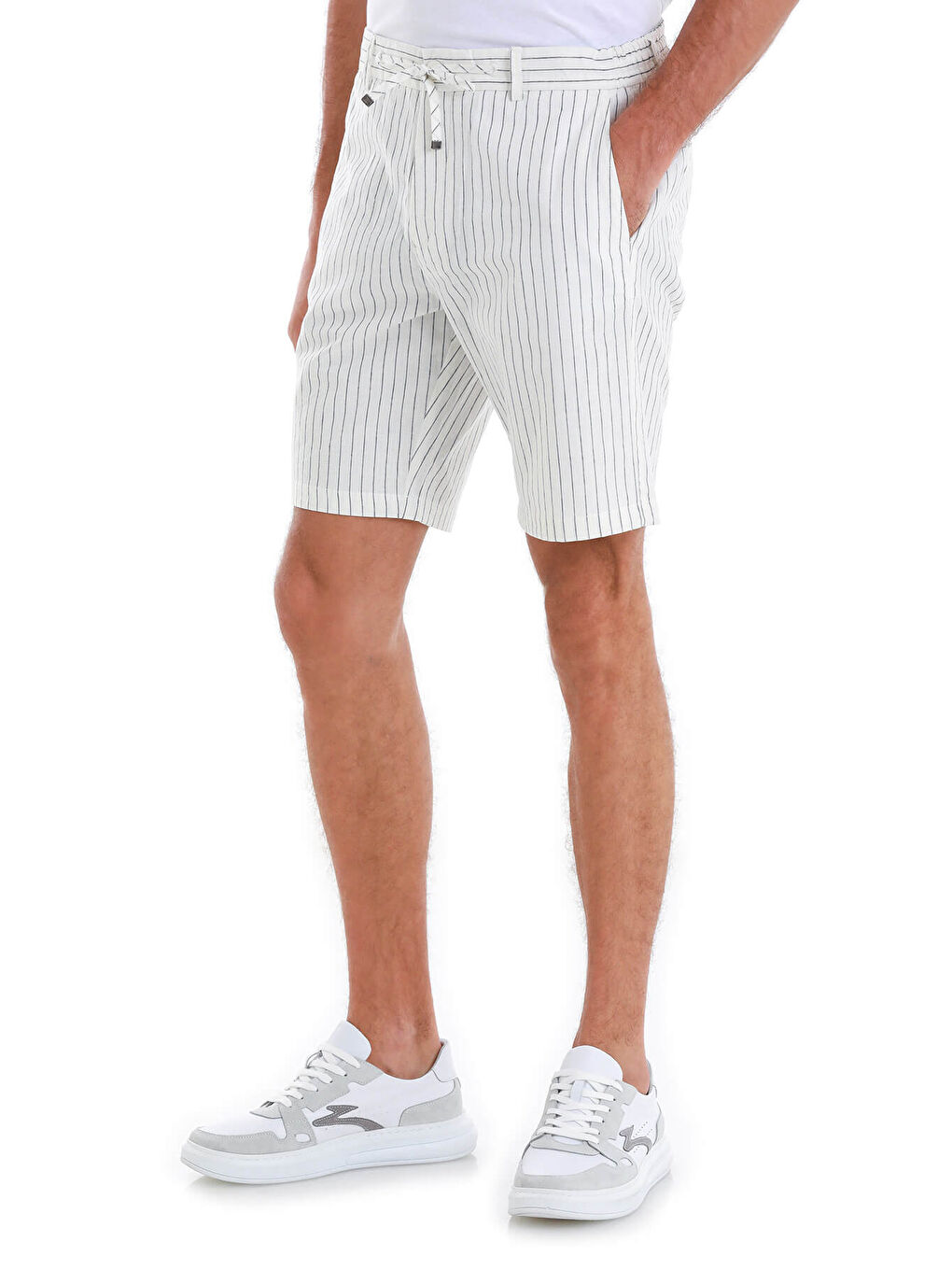 Beyaz Dinamik Fit Çizgili Yandan Cepli Keten Şort-2