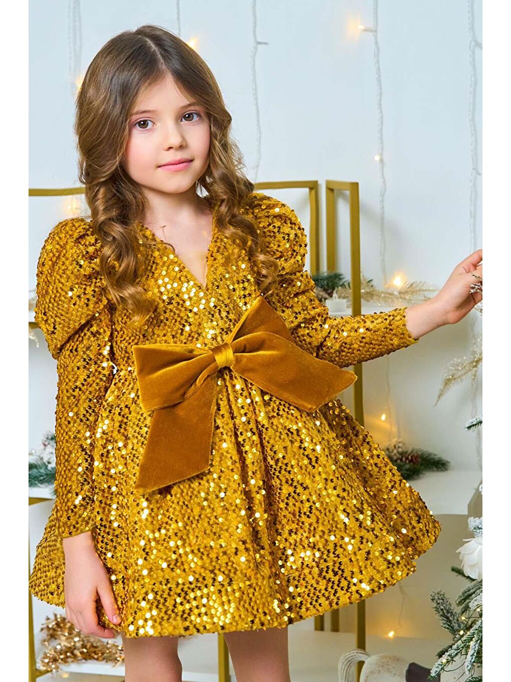 Sarı Kız Çocuk V Yaka Üzeri Pulpayet İşlemeli Eteği Kabarık Kadife Gold Abiye-2