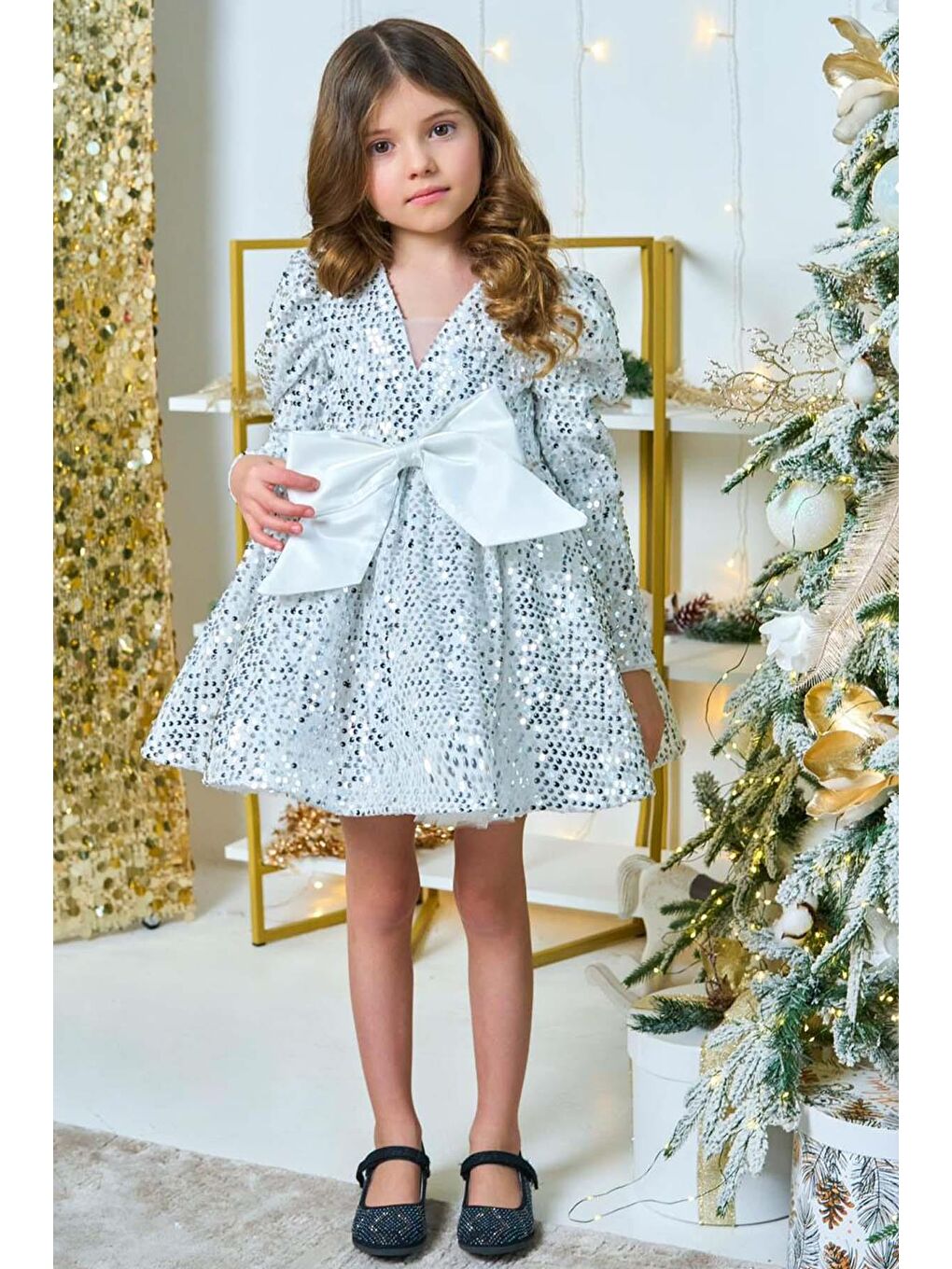 Kız Çocuk V Yaka Üzeri Pulpayet İşlemeli Eteği Kabarık Kadife Beyaz Abiye