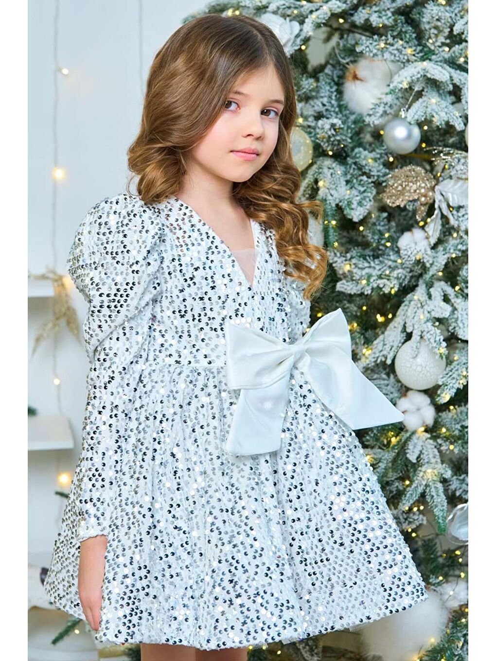 Kız Çocuk V Yaka Üzeri Pulpayet İşlemeli Eteği Kabarık Kadife Beyaz Abiye-2