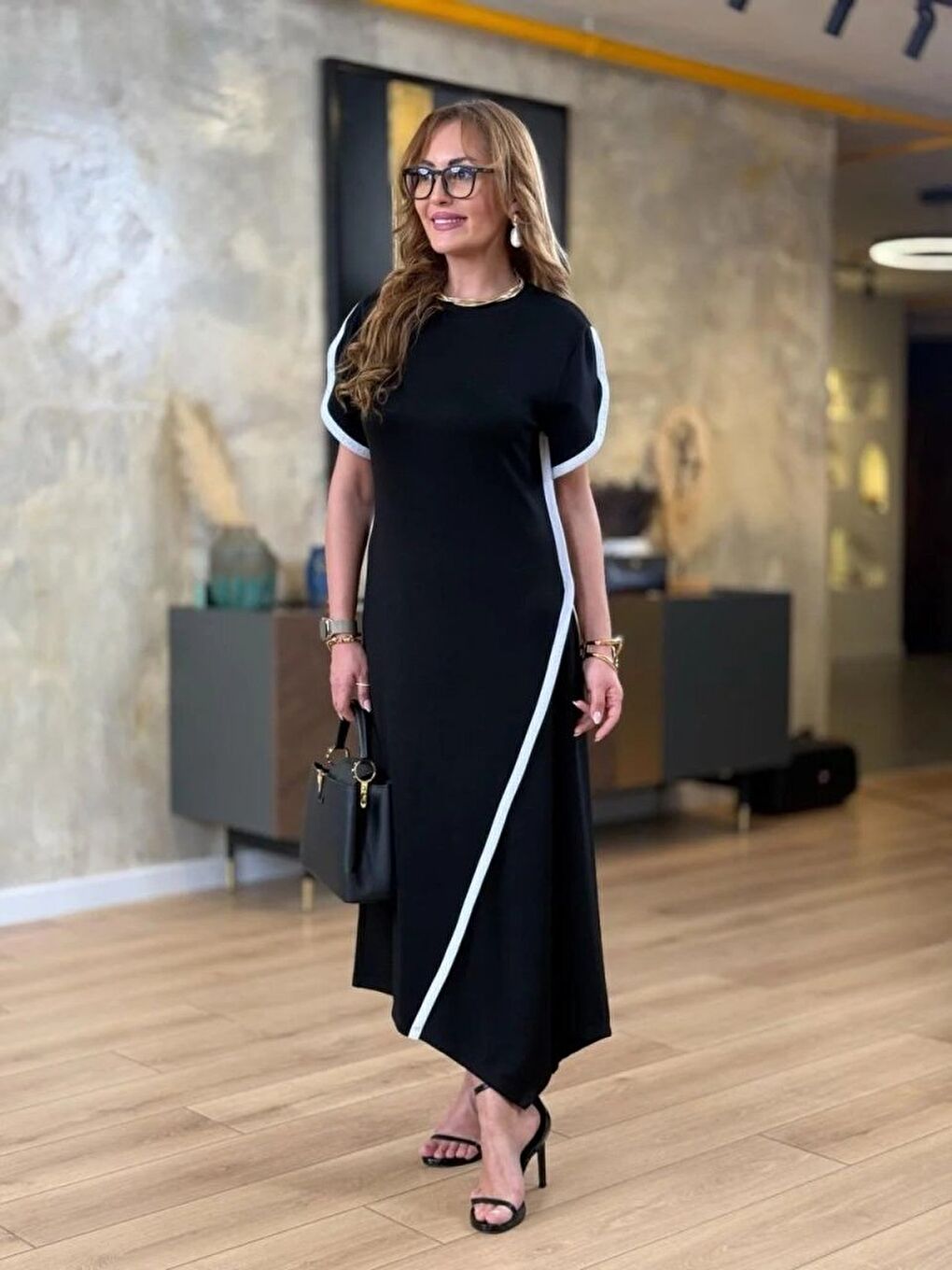 Siyah Kadın Kısa Kollu Bisiklet Yaka çift şerit Renk Detaylı Asimetrik Kesim Viskon Iki Iplik Elbise-1