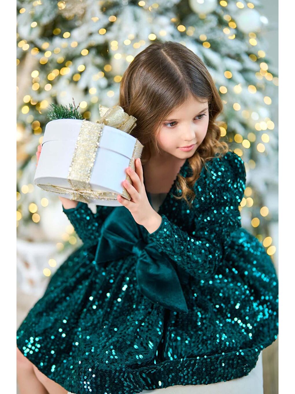 Kız Çocuk V Yaka Üzeri Pulpayet İşlemeli Eteği Kabarık Kadife Yeşil Abiye-1