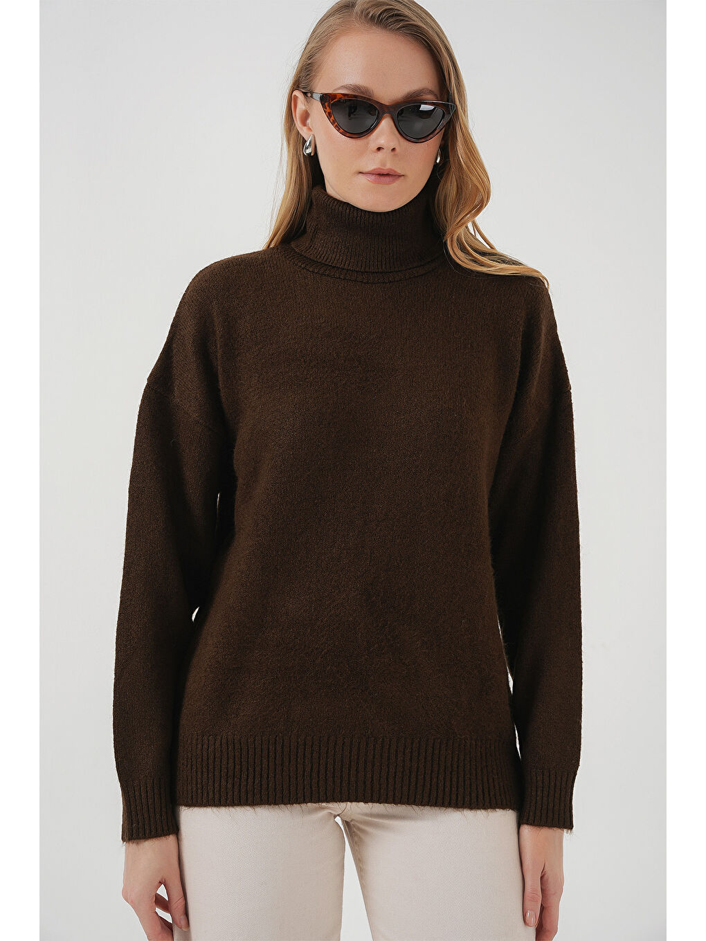 15917 Kadın Balıkçı Yaka Oversize Triko Kazak - Kahverengi-3