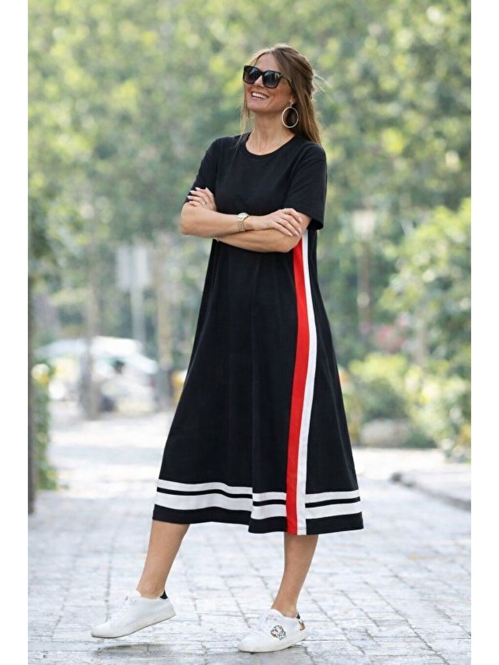 Siyah Kadın Kısa Kollu Bisiklet Yaka Yan şerit Detaylı Midi Viskon Elbise-2