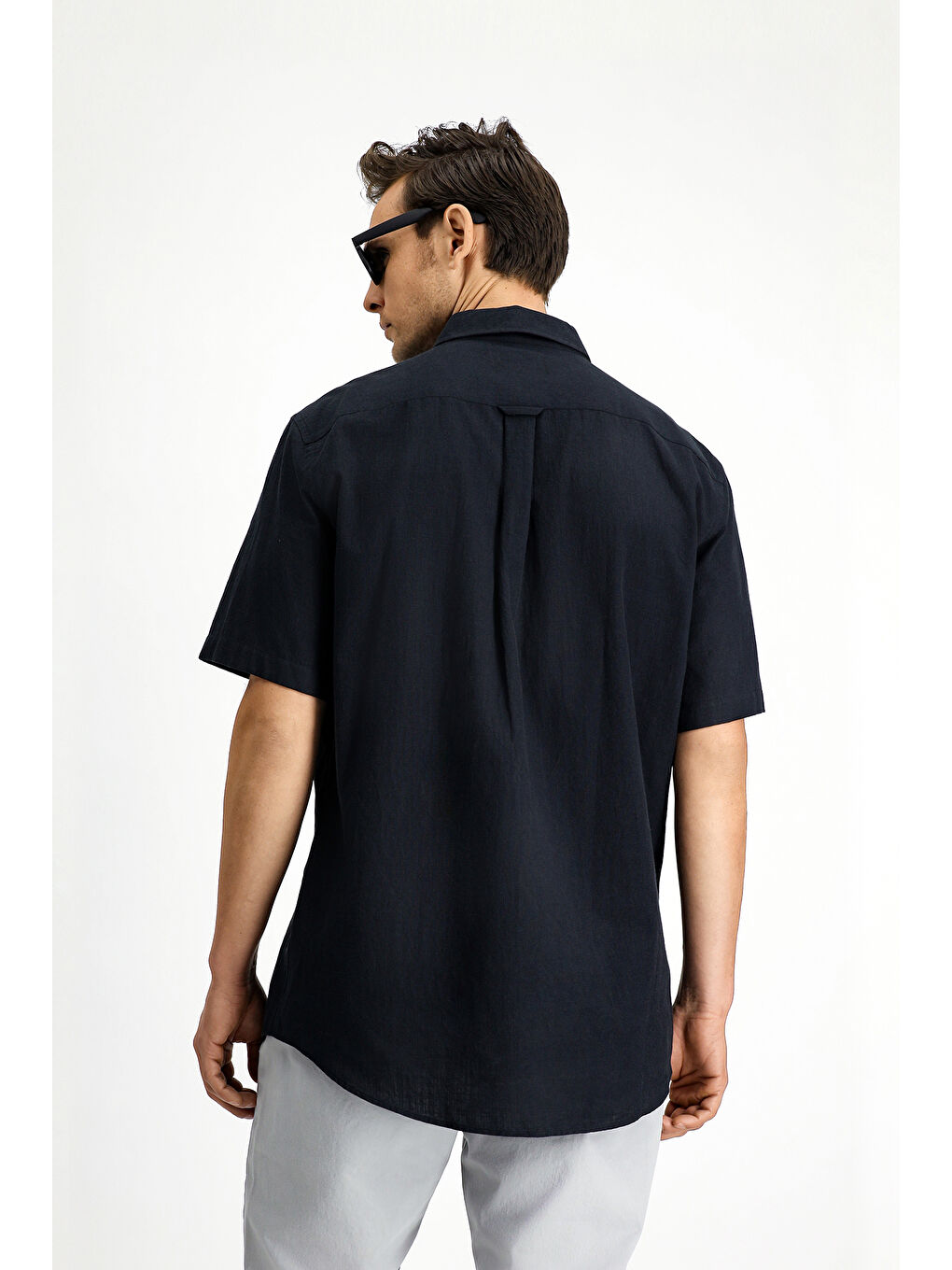 Siyah Kısa Kol Regular Fit Düğmeli Yaka Keten Görünümlü Pamuk Spor Gömlek-3