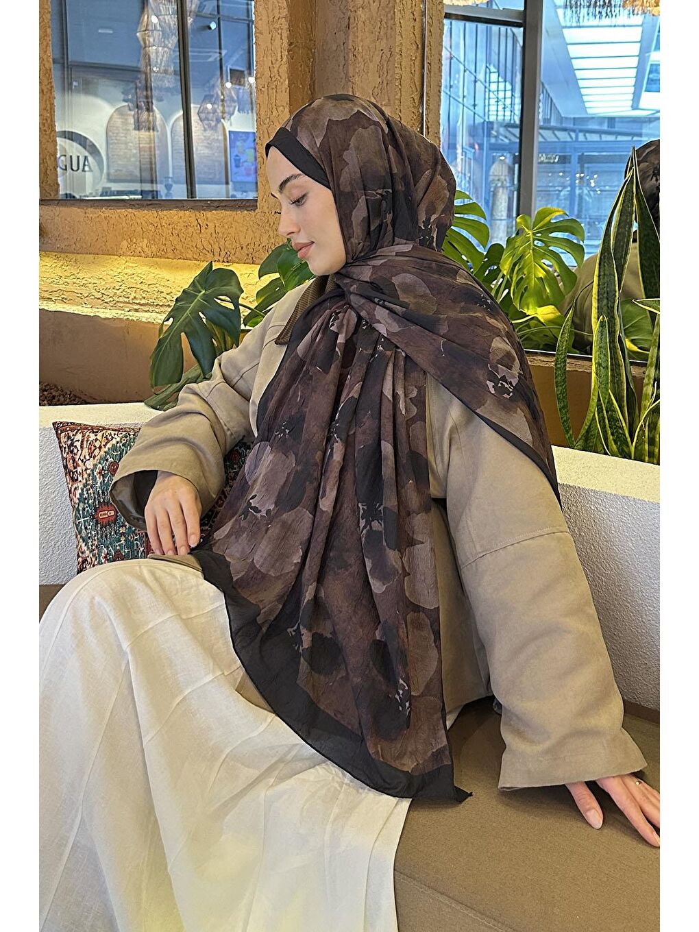 Batik Çiçek Desen Bambu Şal Siyah Kahverengi-3