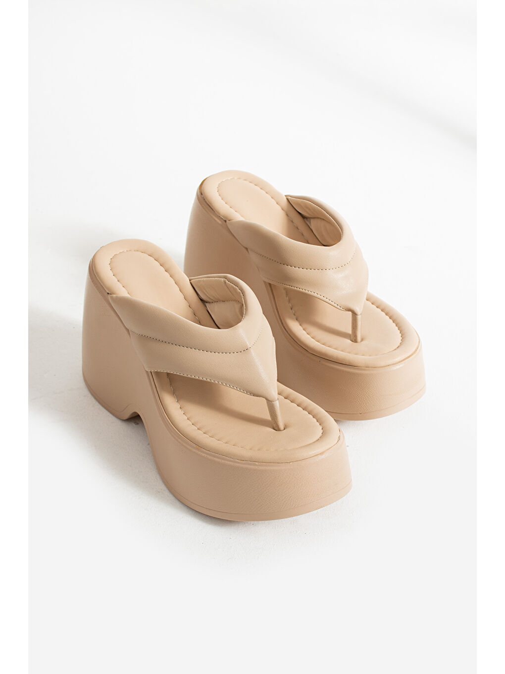 Bej Kadın Ortopedik Yüksek Tabanlı Parmak Arası Terlik (9,5Cm)-2