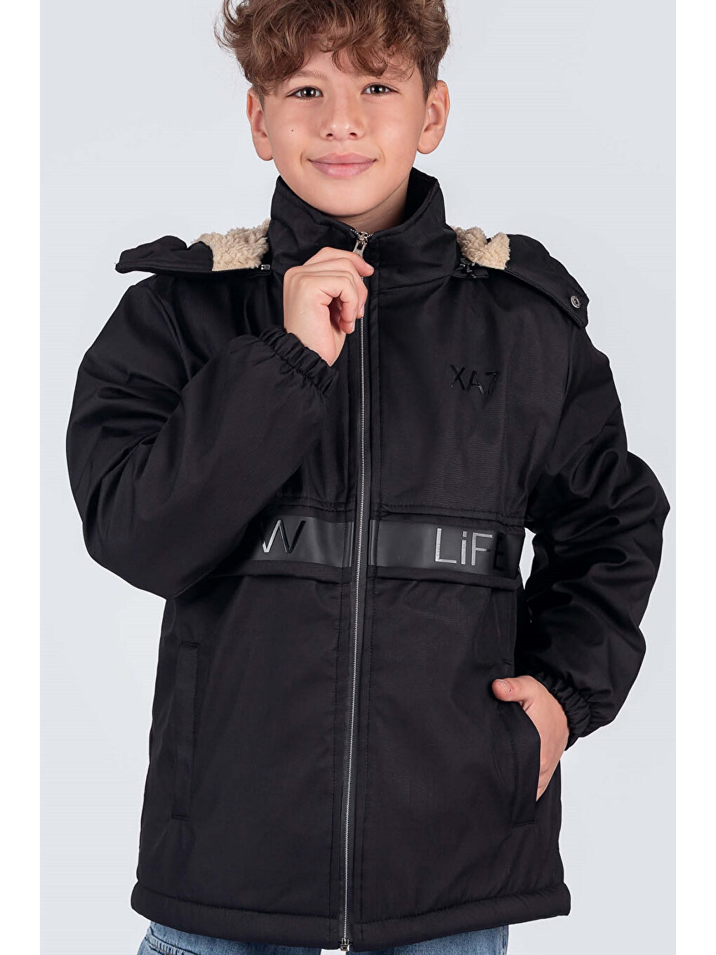 Siyah Erkek Çocuk Çıkarılabilir Kapüşonlu New Life Baskılı Kışlık Mont KM7361-1