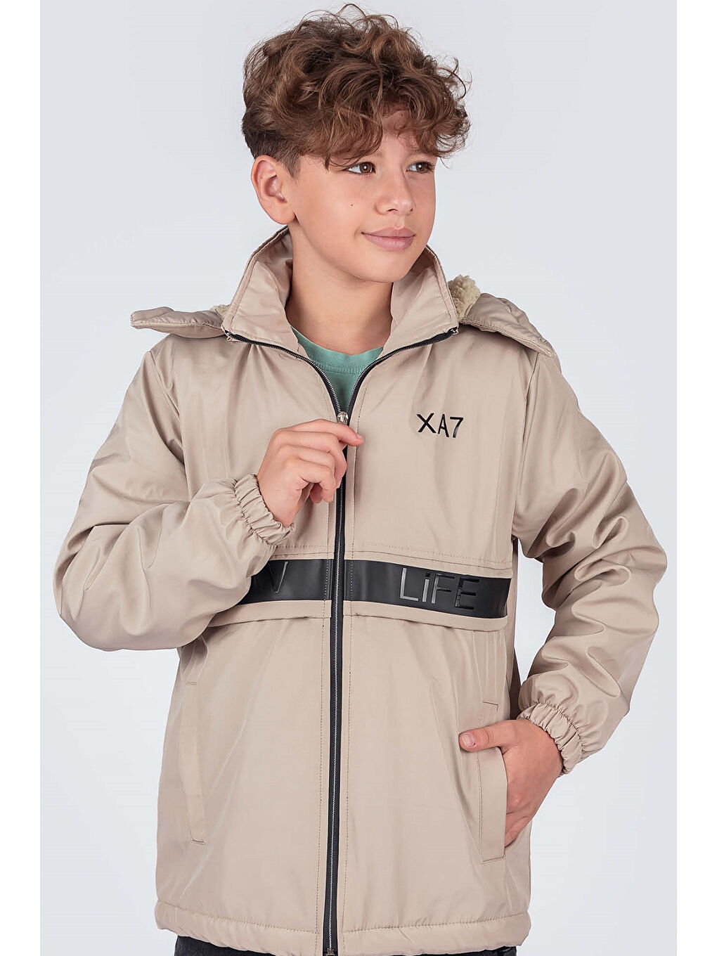 Bej Erkek Çocuk Çıkarılabilir Kapüşonlu New Life Baskılı Kışlık Mont KM7361-1