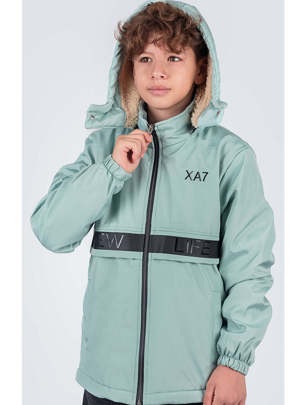Turkuaz Erkek Çocuk Çıkarılabilir Kapüşonlu New Life Baskılı Kışlık Mont KM7361-1