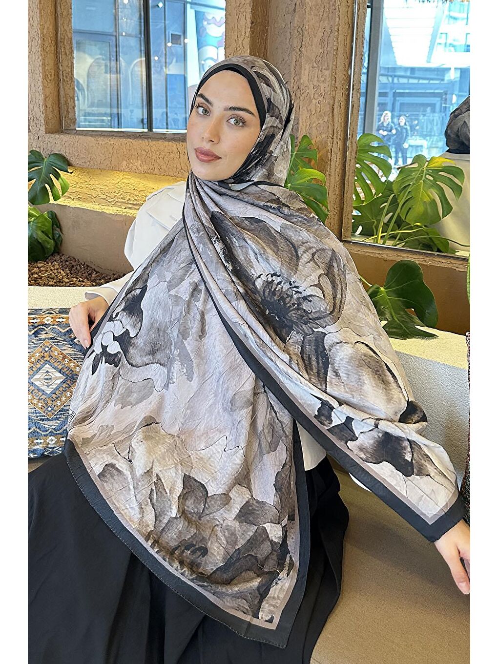 Floral Desen Bambu Şal Siyah Vizon-1