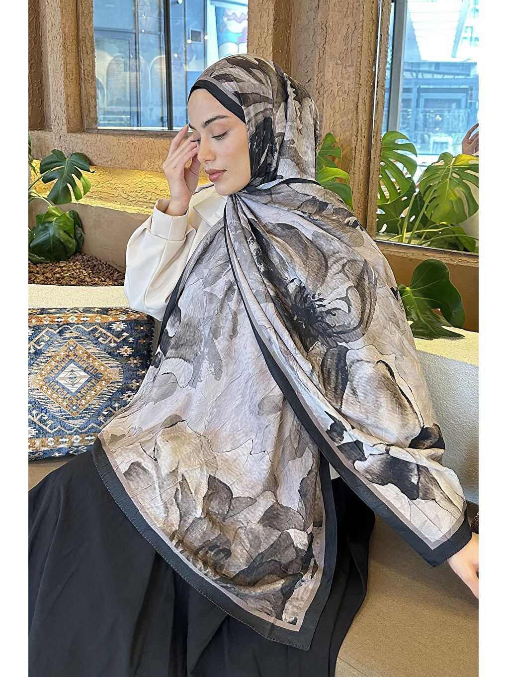 Floral Desen Bambu Şal Siyah Vizon-2