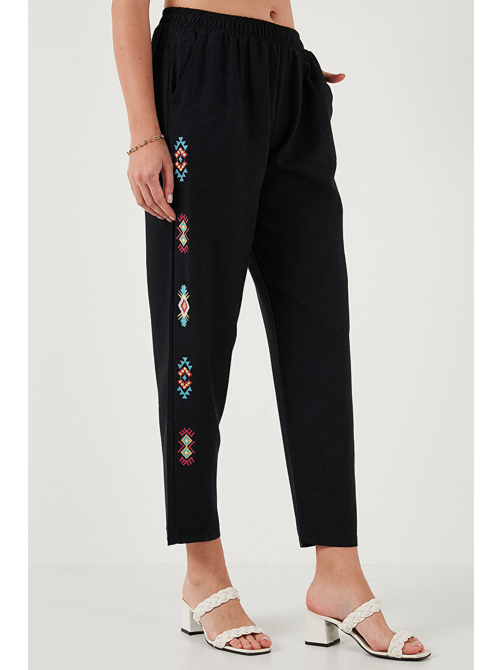 Siyah Bohem İşlemeli Keten ve Pamuk Karışımlı Şalvar Kadın Pantolon 5865050-3