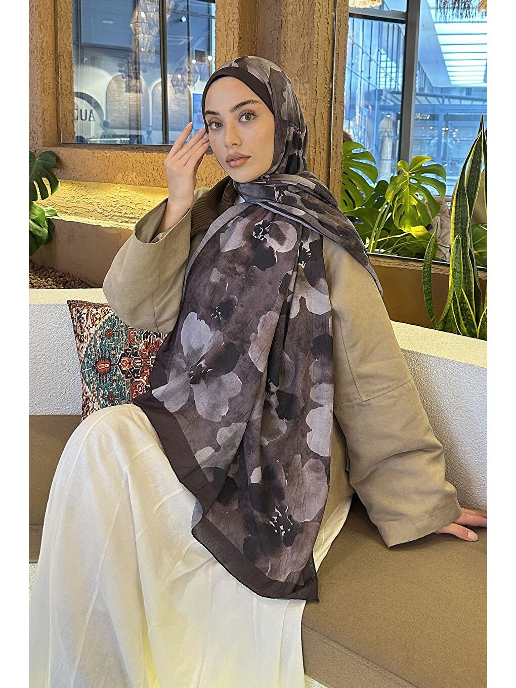 Batik Çiçek Desen Bambu Şal Acı Kahverengi