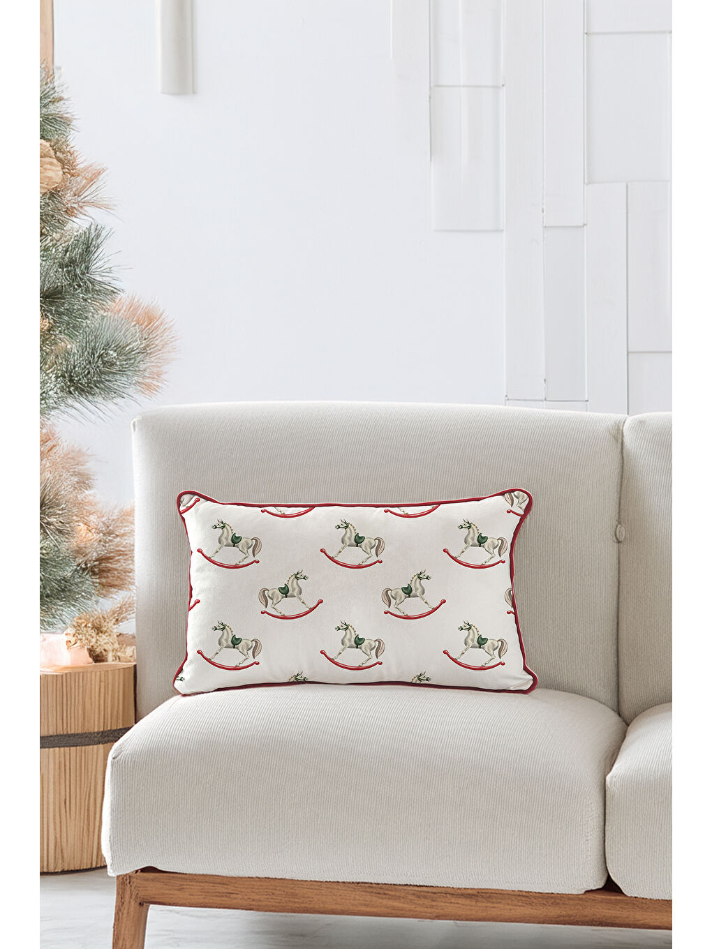 Yılbaşı Noel Temalı Atlı Karınca Desenli Kırmızı Biyeli Dekoratif Kırlent Kılıfı