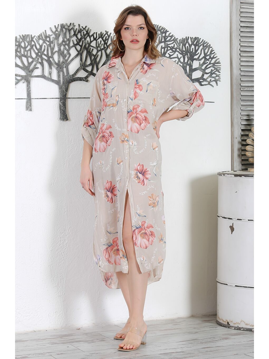 İtalyan Bej Gömlek Yaka Düğmeli Uzun Kollu Çift Cepli Yırtmaçlı Allover Baskılı Dokuma Elbise 130 65-5