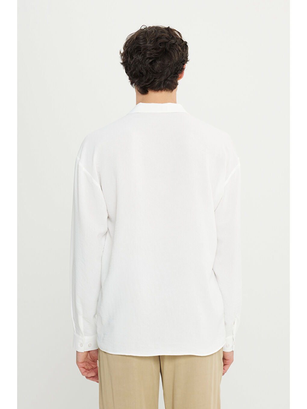 Erkek Beyaz Comfort Fit Rahat Kesim Hawai Yaka Jakarlı Gömlek-3