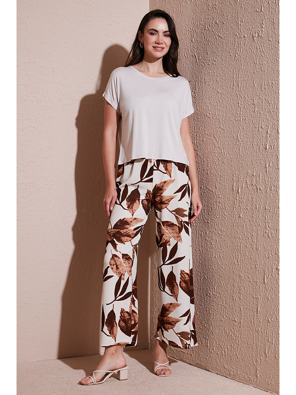 Sarı Desenli Beli Lastikli Bol Paça Kadın Pantolon 5869018-1