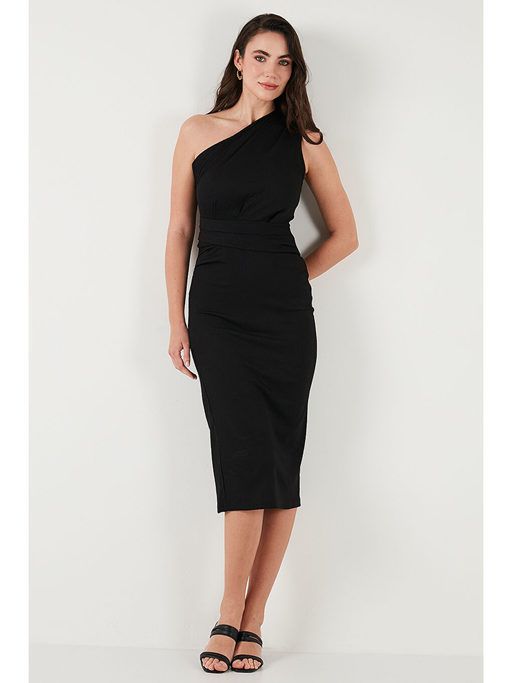 Siyah Desenli Slim Fit Yırtmaçlı Midi Boy Tek Omuzlu Kadın Elbise 5866202-2