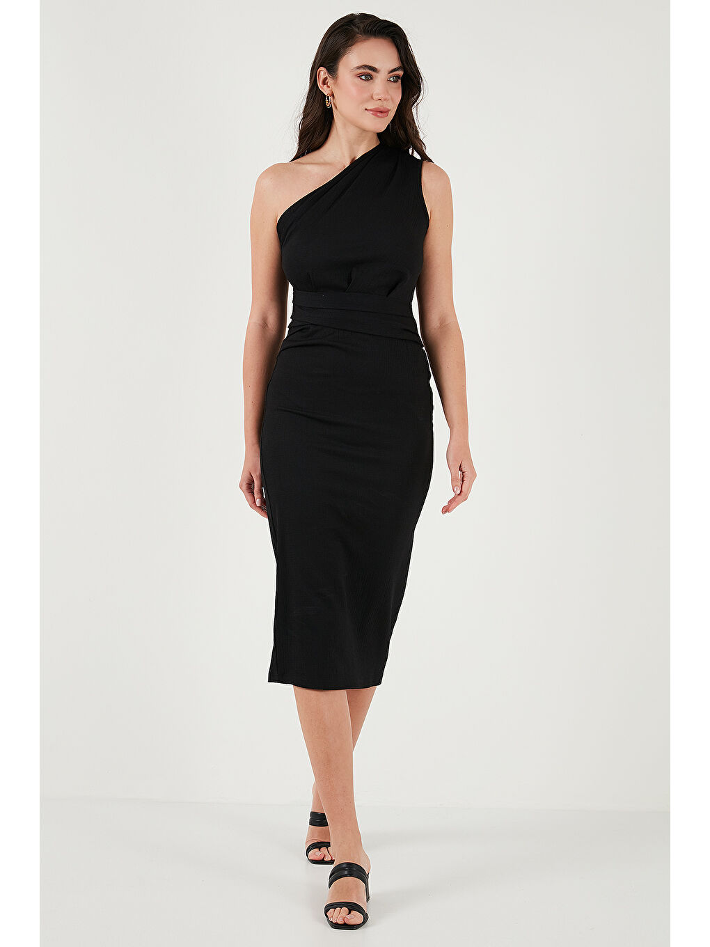 Siyah Desenli Slim Fit Yırtmaçlı Midi Boy Tek Omuzlu Kadın Elbise 5866202-4