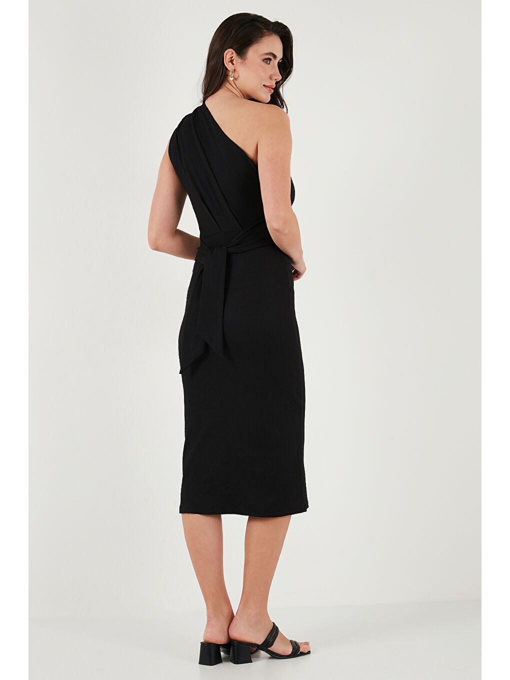 Siyah Desenli Slim Fit Yırtmaçlı Midi Boy Tek Omuzlu Kadın Elbise 5866202-6