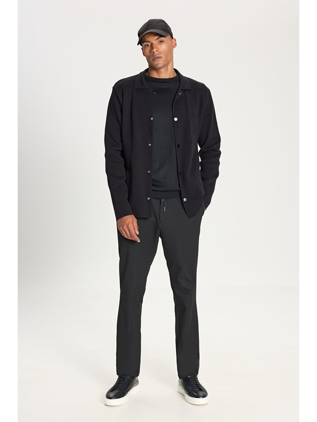 Erkek Siyah %100 Pamuk Sıcak Tutan Standart Fit Normal Kesim Gömlek Yaka Cepli Triko Ceket-1