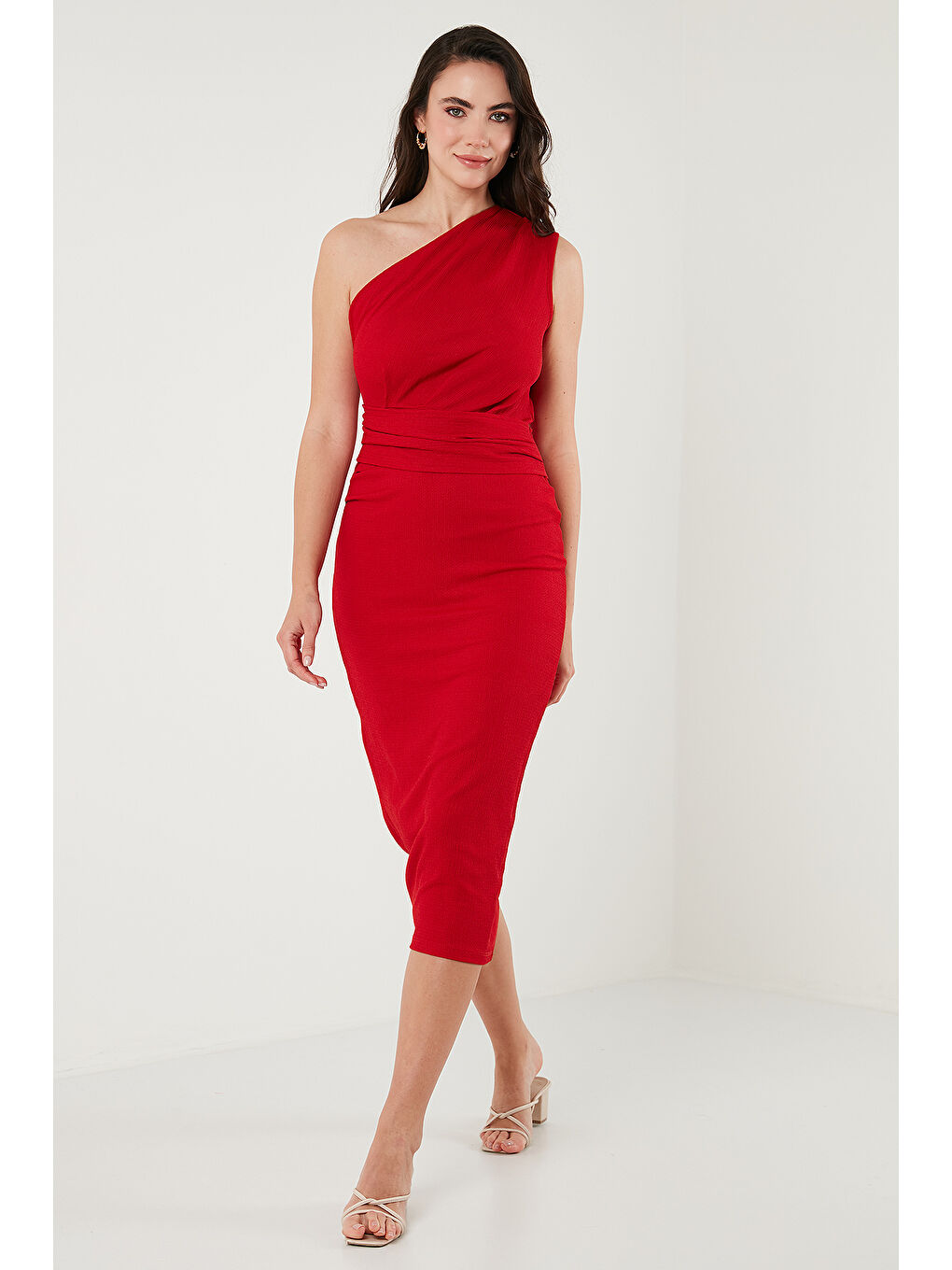 Kırmızı Desenli Slim Fit Yırtmaçlı Midi Boy Tek Omuzlu Kadın Elbise 5866202-4