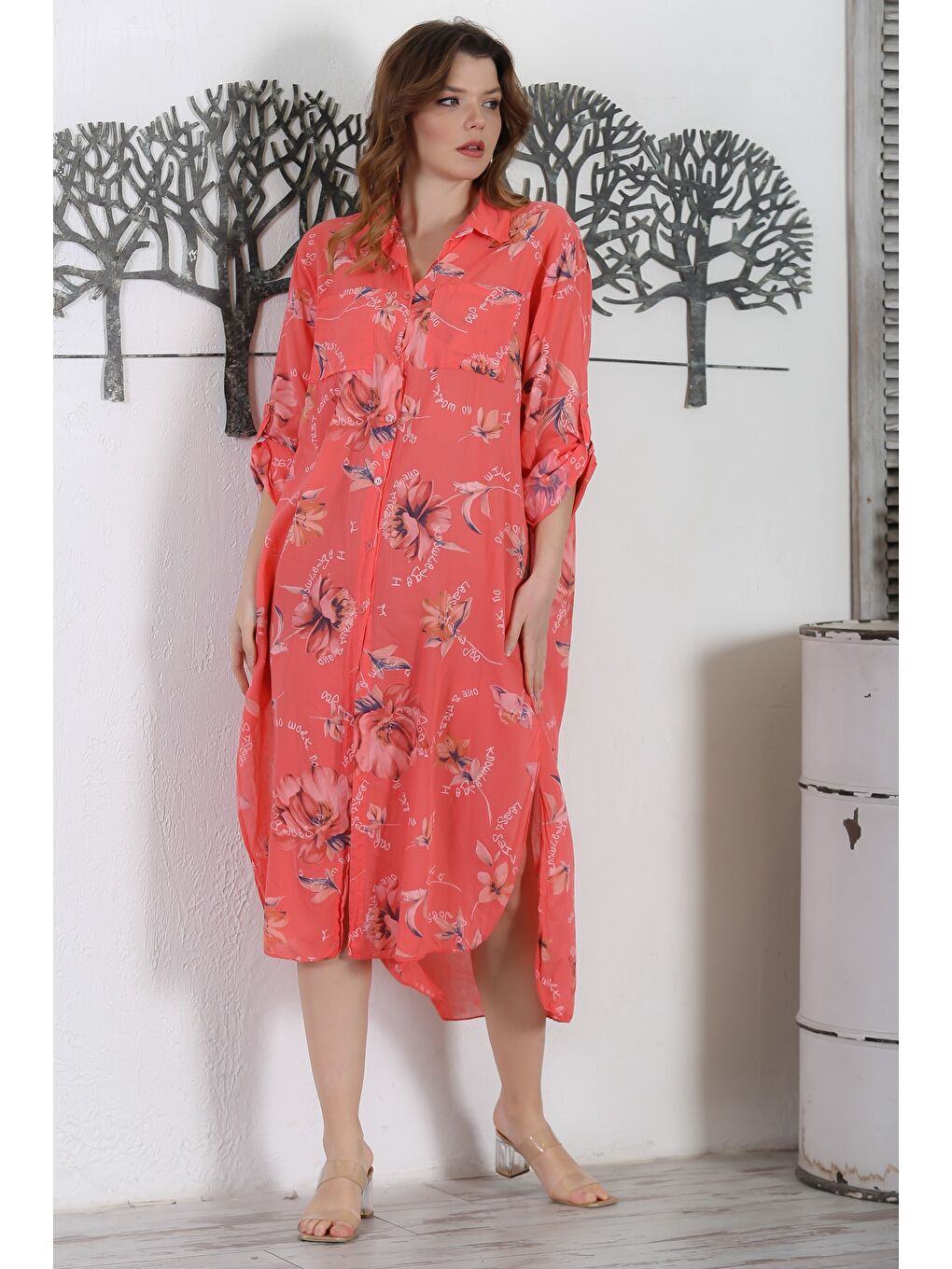 Kırmızı İtalyan Narçiçeği Gömlek Yaka Düğmeli Uzun Kollu Çift Cepli Allover Baskılı Dokuma Elbise 130 65-3