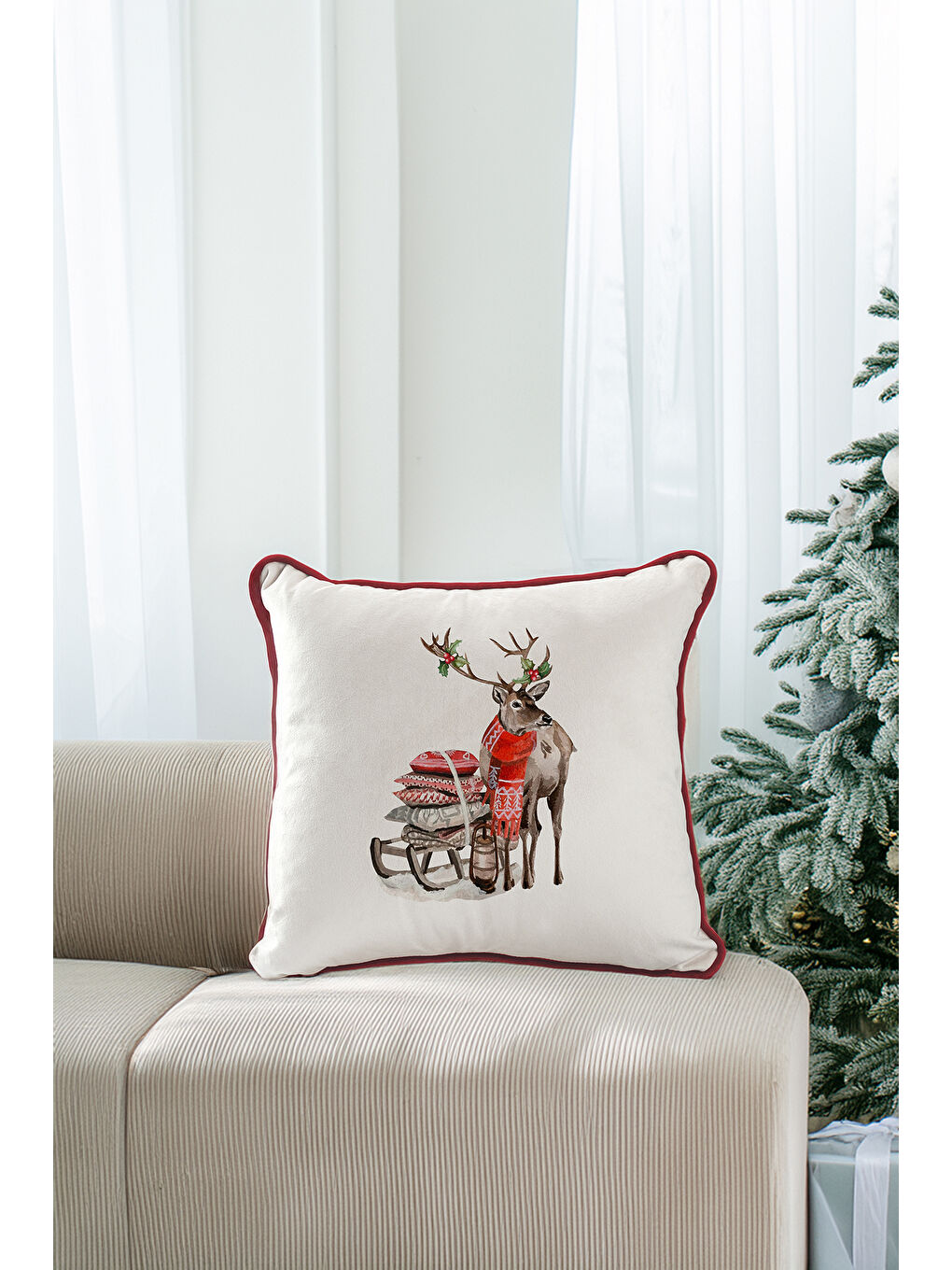 Yılbaşı Noel Yeni Yıl Temalı Geyik Desenli Kırmızı Biyeli Dekoratif Kırlent Kılıfı-45x45