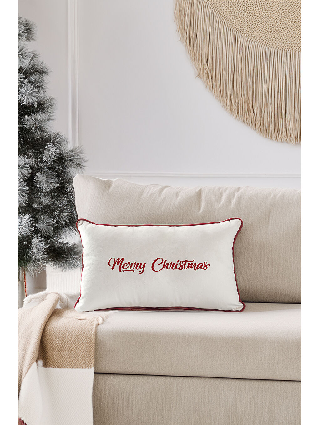 Beyaz Yılbaşı Noel Temalı "Merry Christmas" Yazılı Kırmızı Biyeli Dekoratif Kırlent Kılıfı-30x50