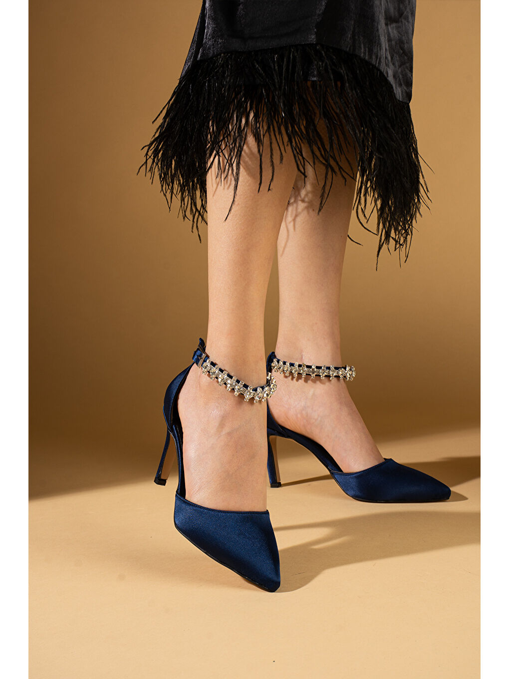Lacivert Bilekten Taş Detaylı Tokalı Kadın Topuklu Ayakkabı 88-49-25Saten-1