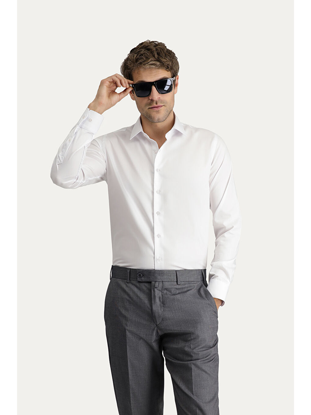 Beyaz Uzun Kol Slim Fit Dar Kesim Non Iron Klasik Pamuklu Gömlek