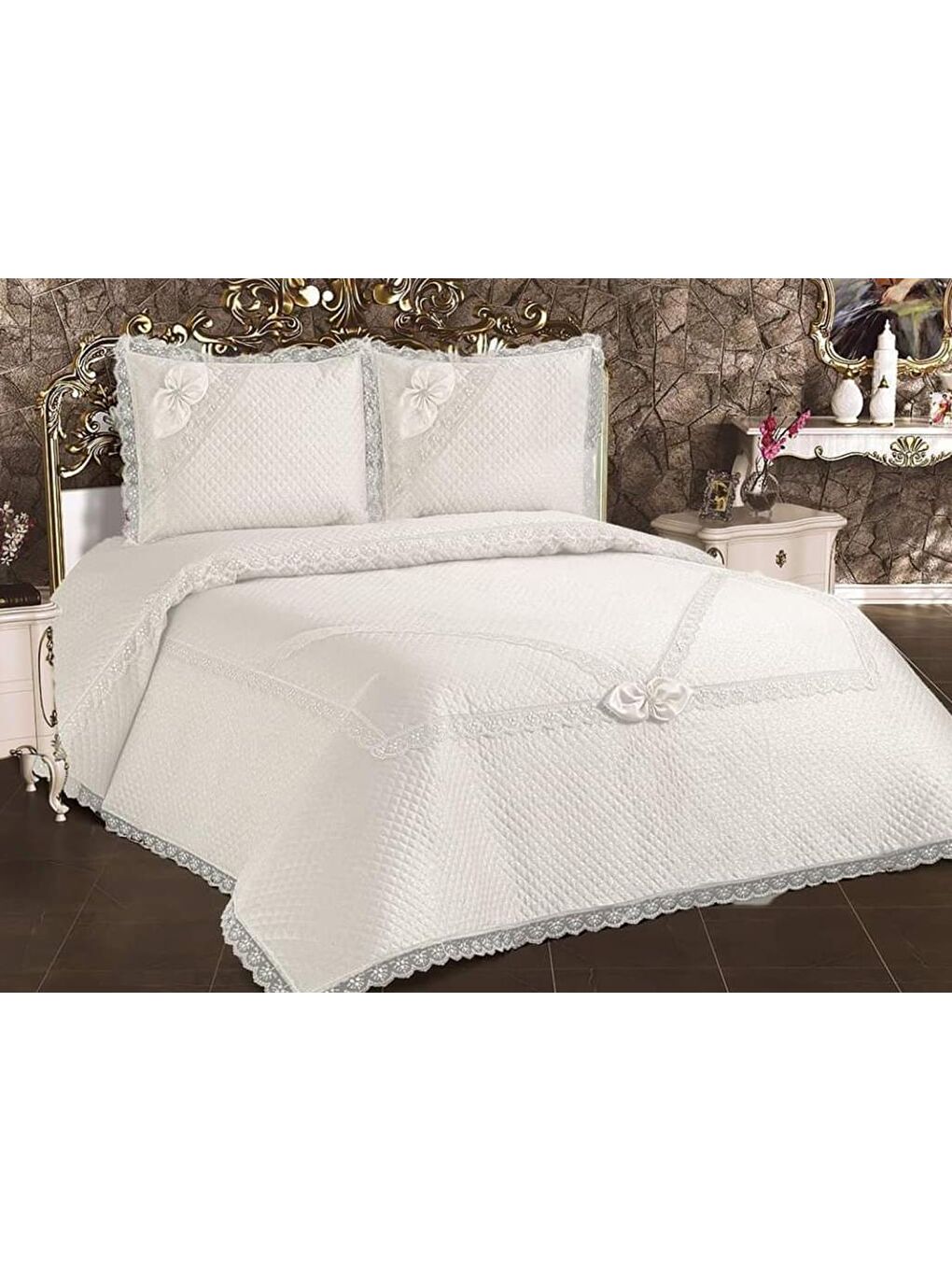 Ekru Gelincik Kapitoneli Fransız Güpürlü Yatak Örtüsü Krem