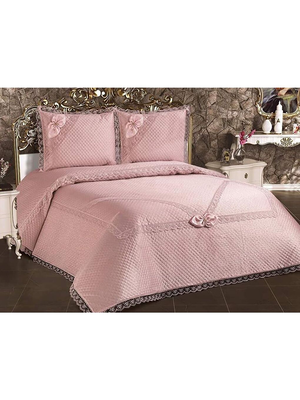 Pembe Gelincik Kapitoneli Fransız Güpürlü Yatak Örtüsü Pudra