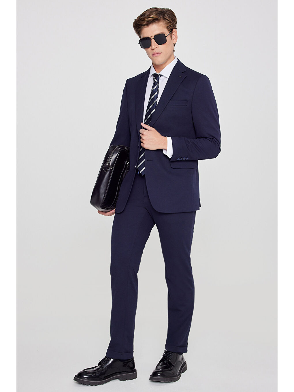 Erkek Lacivert Slim Fit Dar Kesim Mono Yaka Beli Bağlamalı Kapak Cepli Esnek Takım Elbise