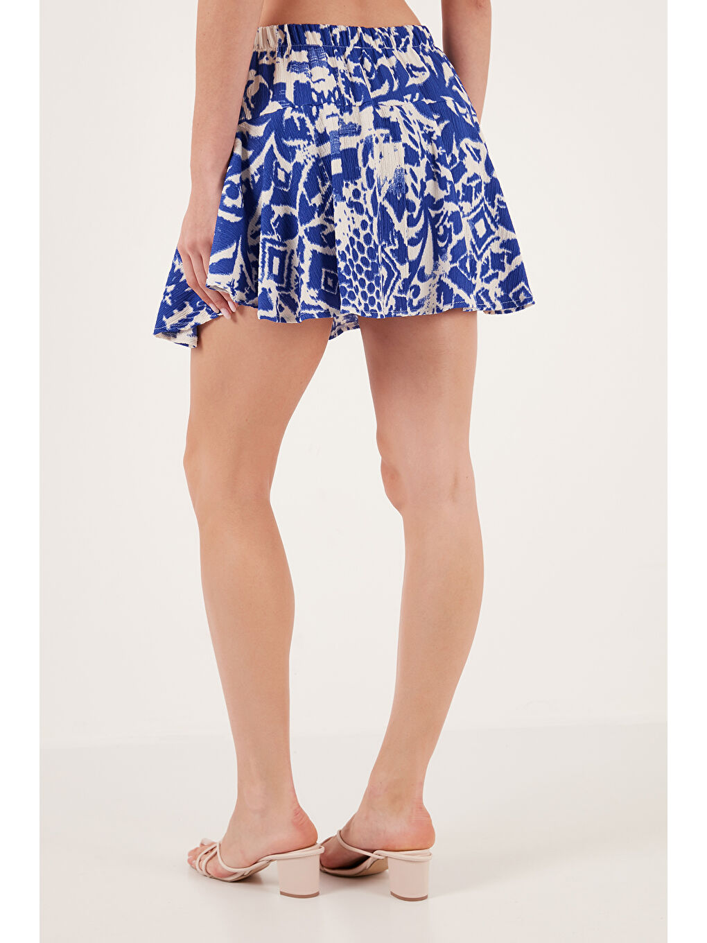 Mavi Desenli Slim Fit Mini Kadın Şort Etek 5869020-2