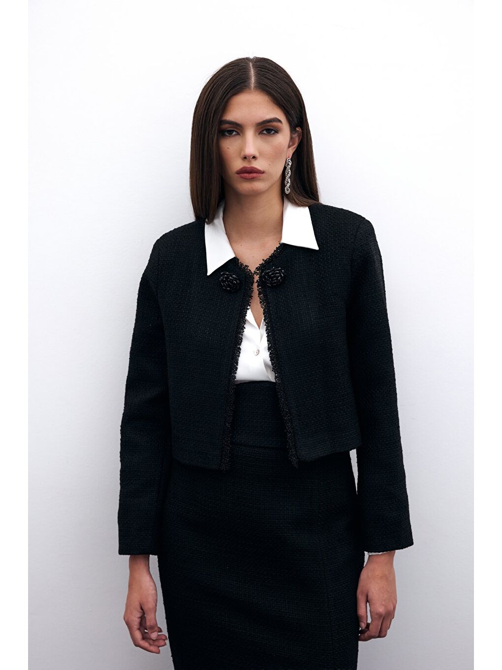 Boncuk Aksesuarlı Kısa Ceket - Siyah-2