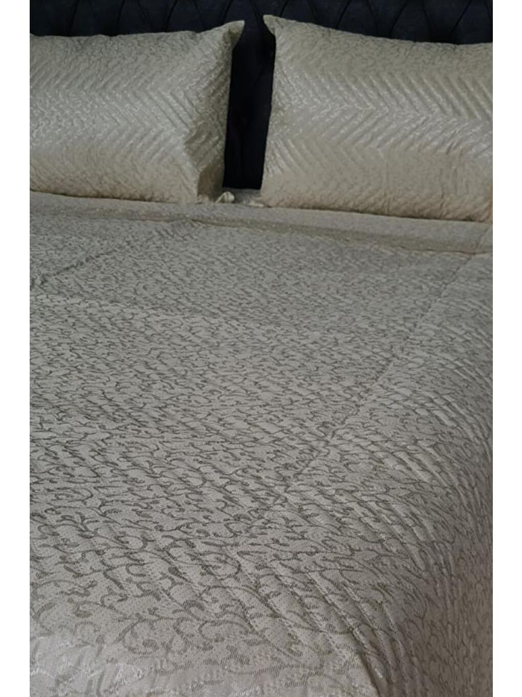 Kahverengi Carilla Kapitoneli Fransız Güpürlü Yatak Örtüsü Cappucino-1