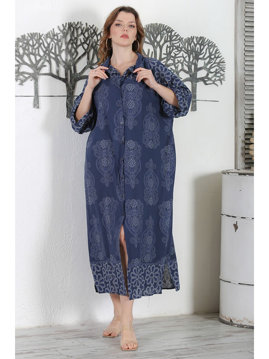 İtalyan Lacivert Gömlek Yaka Düğmeli 3/4 Kol Yırtmaçlı Allover Baskılı Dokuma Elbise 132 72-1