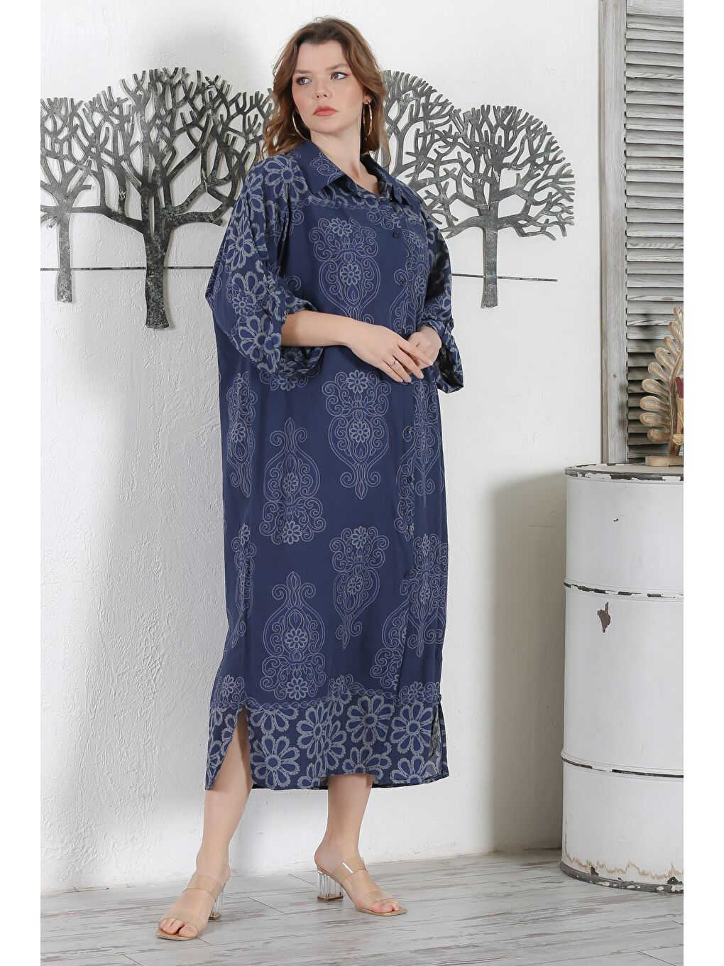 İtalyan Lacivert Gömlek Yaka Düğmeli 3/4 Kol Yırtmaçlı Allover Baskılı Dokuma Elbise 132 72-2