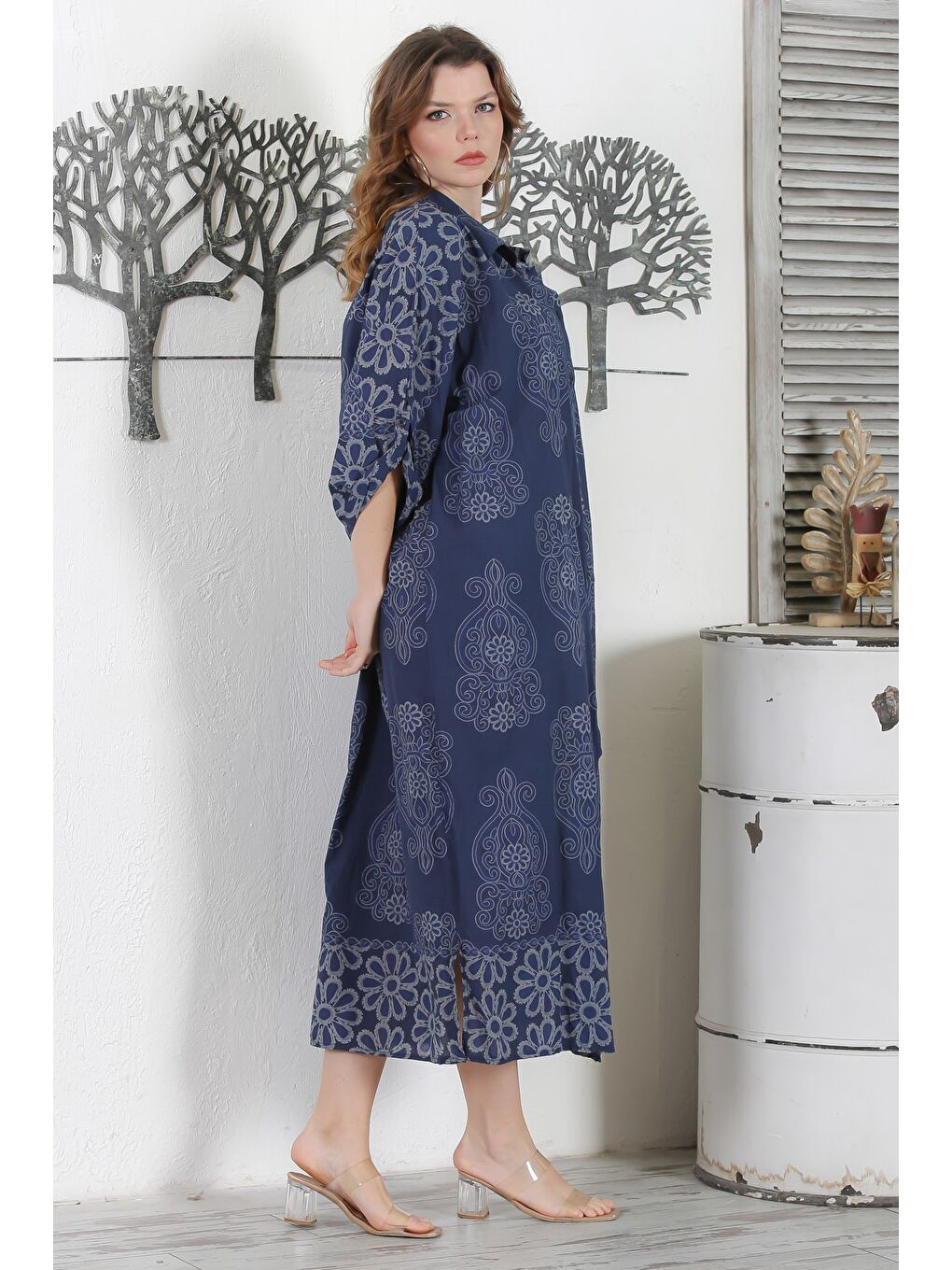 İtalyan Lacivert Gömlek Yaka Düğmeli 3/4 Kol Yırtmaçlı Allover Baskılı Dokuma Elbise 132 72-3