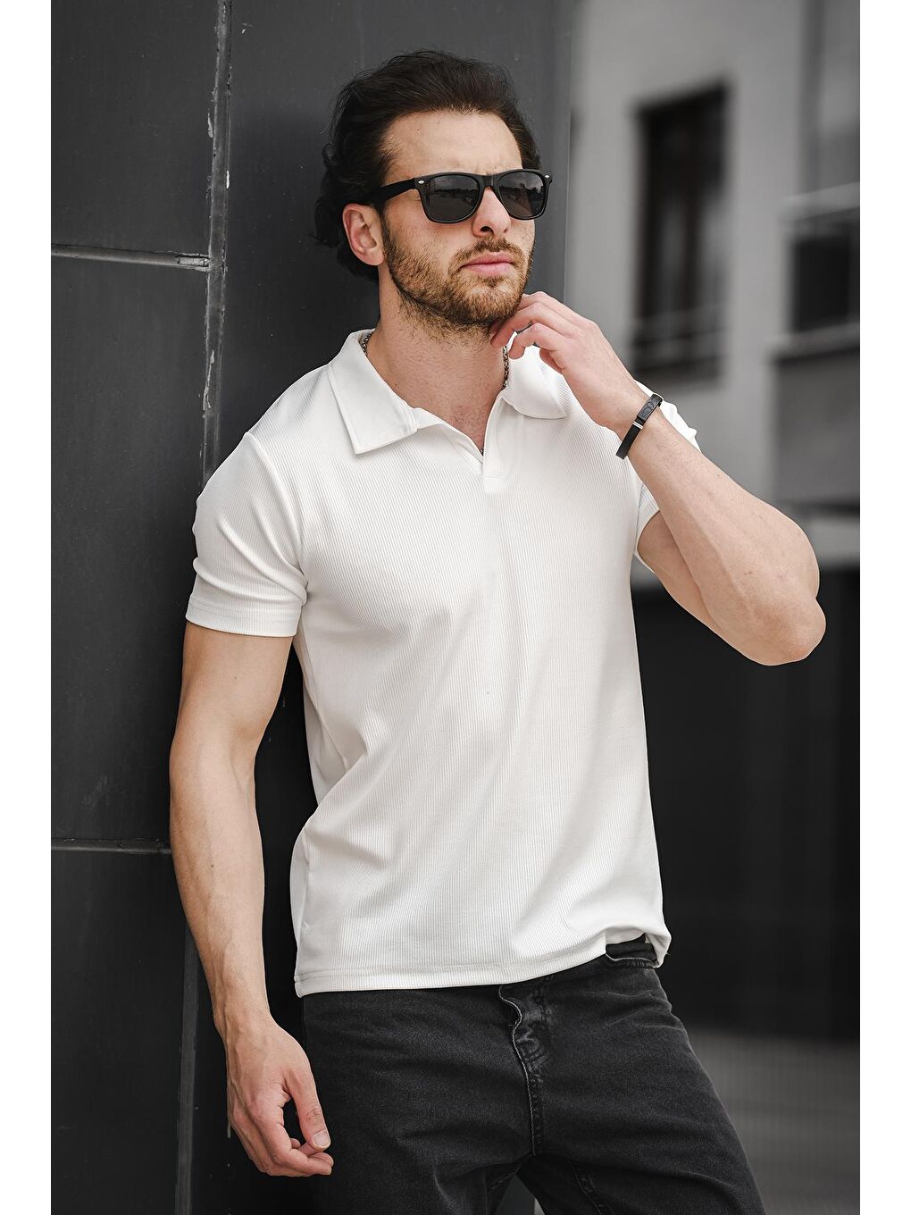 Beyaz Apaç Yaka Kısa Kollu Erkek Tişört-1