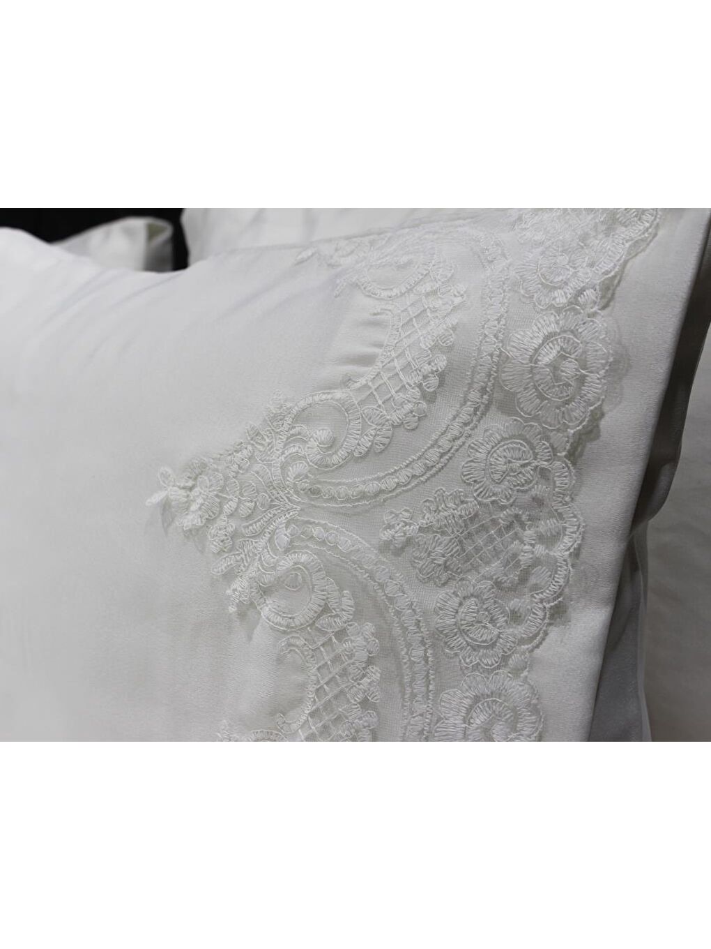 Ekru Fransız Güpürlü Sonia Yatak Örtüsü Krem-4