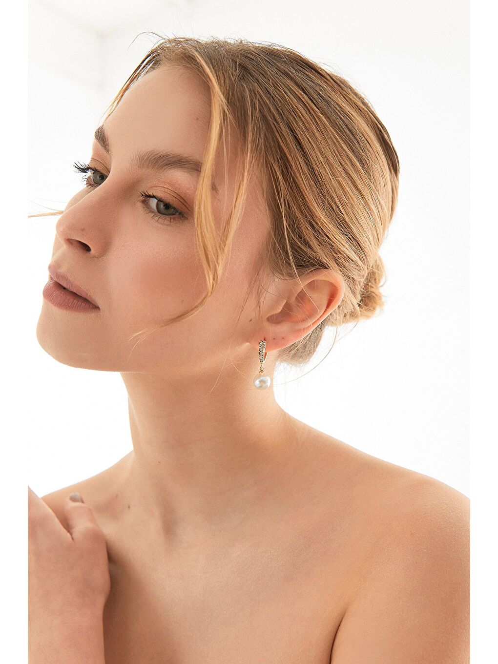 Sarı Taşlı Kalpli İncili Klips Küpe-2